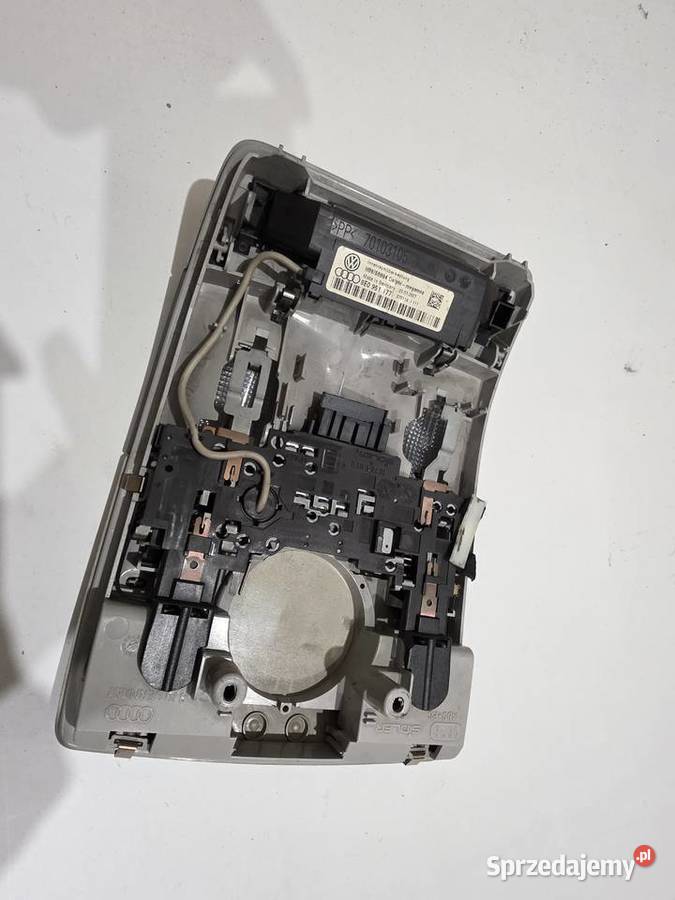 Lampka oświetlenia wnętrza Audi A4b6 8E0947135A Iława sprzedam