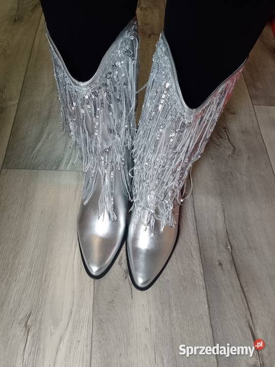 42 Srebrne bogato zdobione frędzlami Kozaki