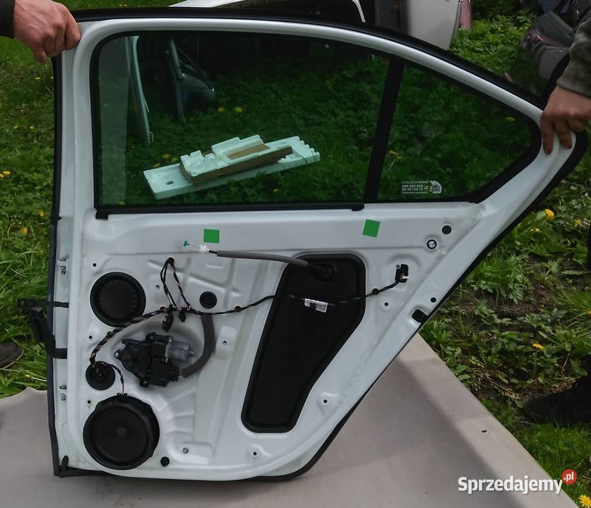 Drzwi PRAWY TYŁ SKODA OCTAVIA III LF9F kompletne Rok produkcji 2015