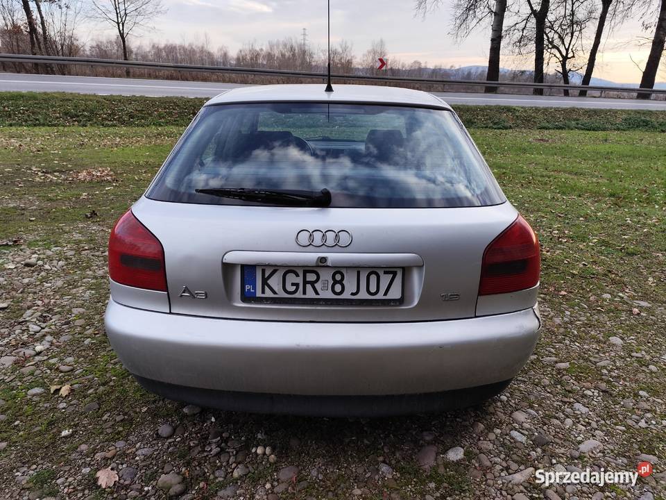 Audi A 3 16 benzyna 5 drzwi 180000