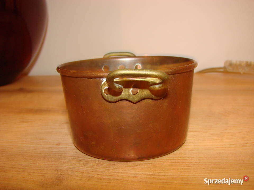 mały miedziany garnuszek