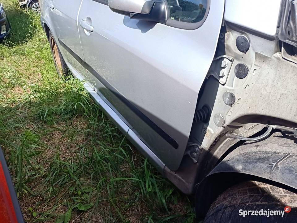 drzwi przednie przód prawe peugeot 307 EZRC osobowe sprzedam