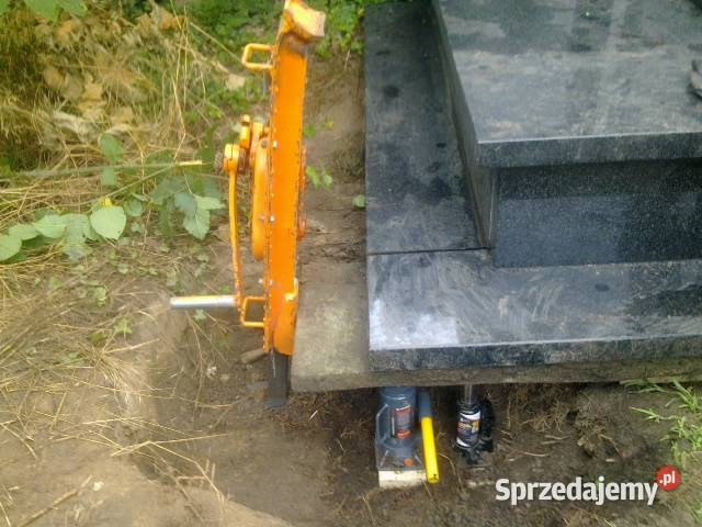 Dosypanie ziemi uzupełnienie pod pomnikiem Wrocław usługi budowlane