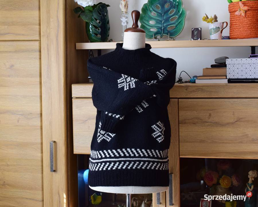 Sweter czarny w białe ornamenty gwiazdki Swetry i golfy Moda i Styl Bydgoszcz sprzedam