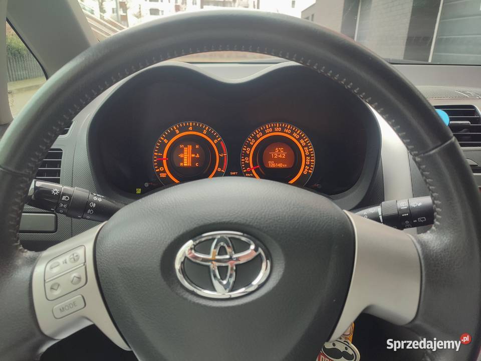 Sprzedam Toyota Auris 13 benzyna 101 z 2009 roku kurtyny powietrzne Piła