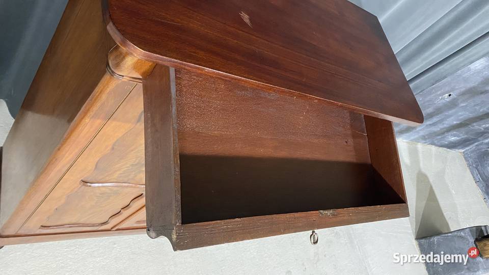 Mahoniowa bieliźniarka w stylu Biedermeier Gryfice