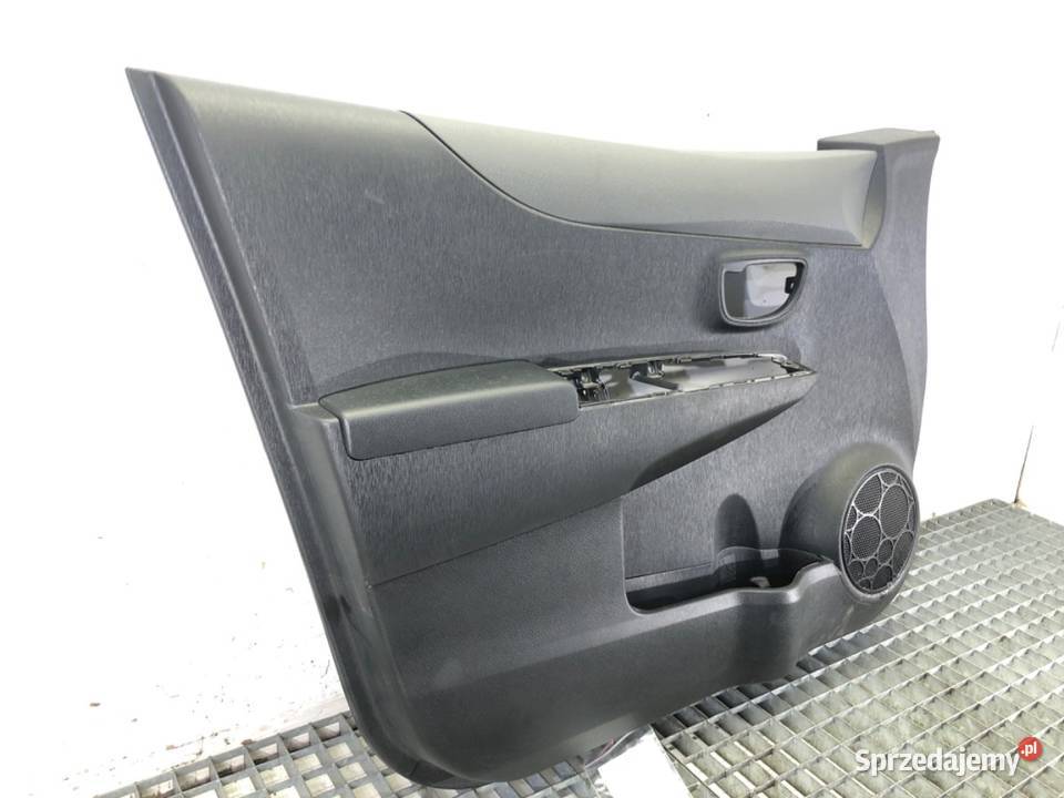 BOCZEK DRZWI LEWY PRZÓD TOYOTA YARIS III
