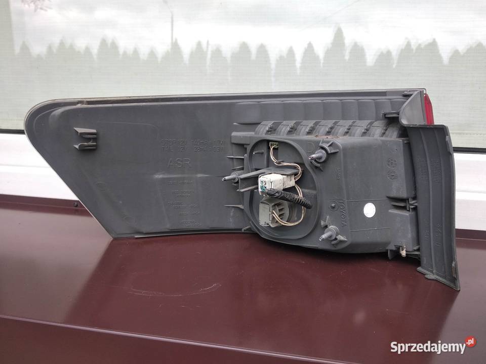 Toyota Avensis T27 sedan lampa tył tylna prawa w