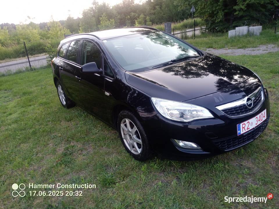 Opel Astra J kombi benzyna