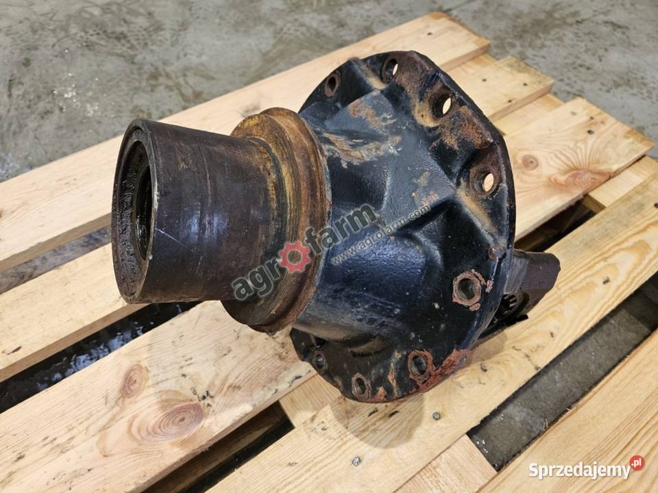 Obudowa dyferencjału Massey ferguson 8250 8260 Byków