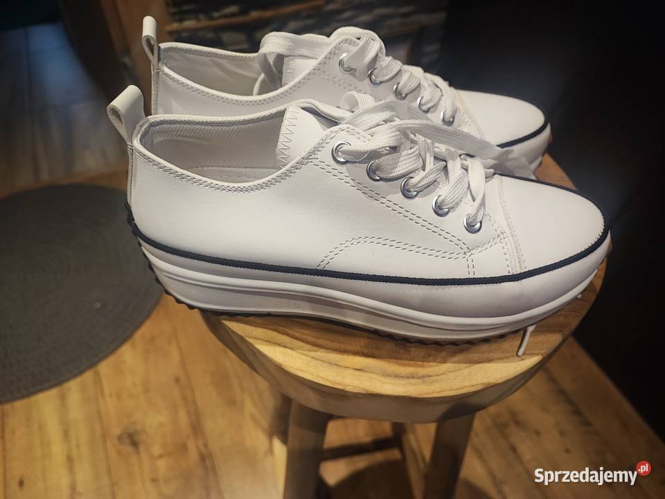 Sprzedam damskie buty sportowe skóra ekologiczna Wodzierady