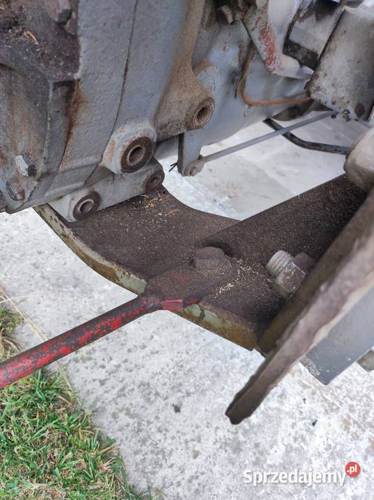 Ładowacz czołowy jednosekcyjny Massey Ferguson Radom