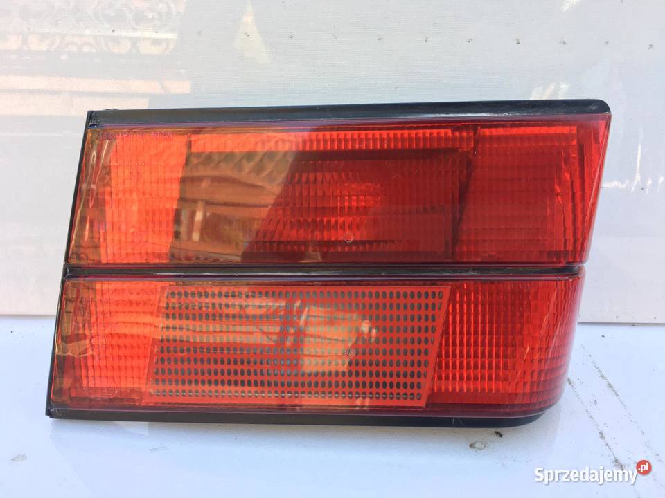 BMW E34 PRAWA LAMPA W KLAPĘ SEDAN Ostroróg