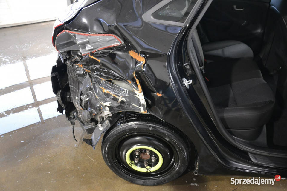 Hyundai i30 14 benzyna 100 ledy klimatyzacja