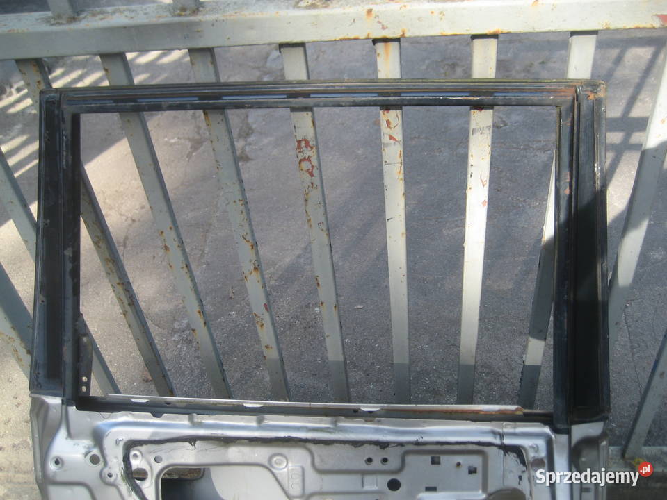 nissan x trail t30 0107r drzwi tył lewe terenowe Części samochodowe