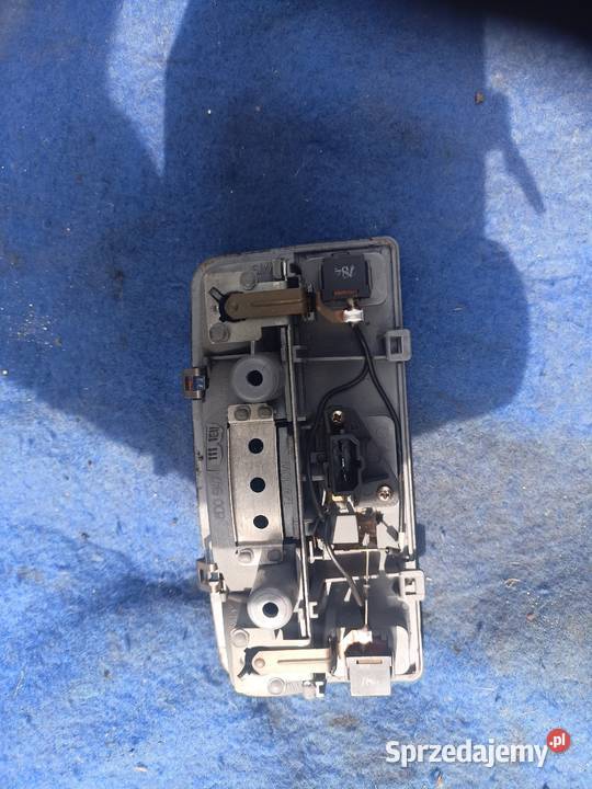 Lampka Wewnętrzna Przednia 8D0 947 111 1EU Audi osobowe