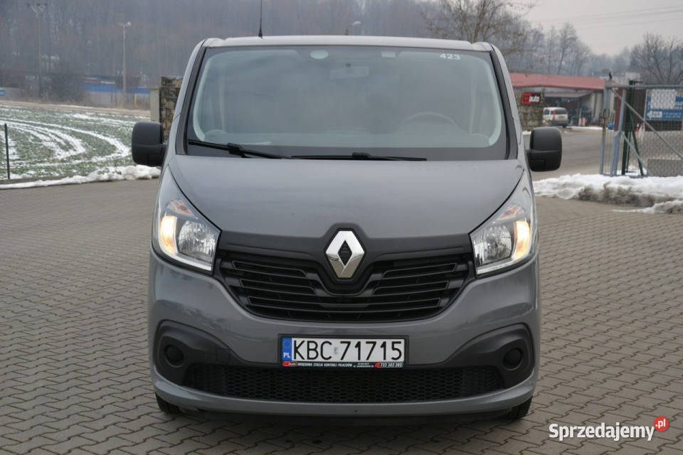 Renault Trafic long 9cio osobowy nawiewy tył 16