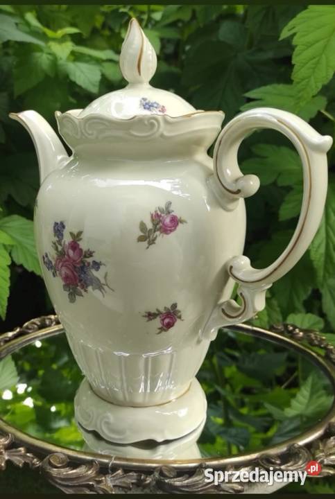 Porcelana zdobiona motywem róż