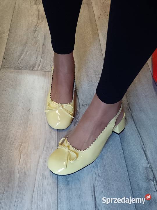 41 Żółte czółenka wieczorowe z odkrytą piętą na Kraków