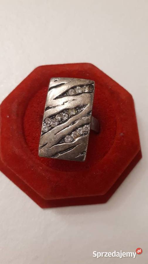 pierścionek srebrny z cyrkoniami Radom sprzedam