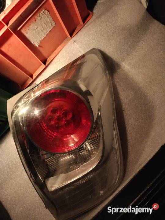 Toyota Verso lampa tylna prawa osobowe dolnośląskie Wrocław