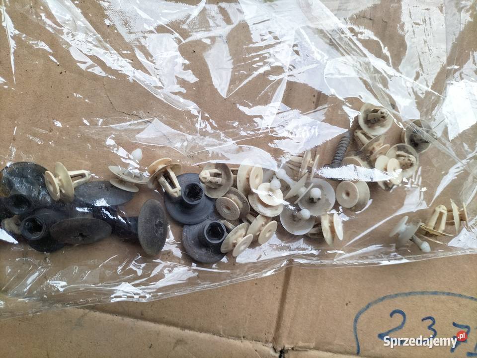 FORD FIESTA MK3 KOŁKI SPINKI ZAPINKI BOCZKÓW Pozostałe