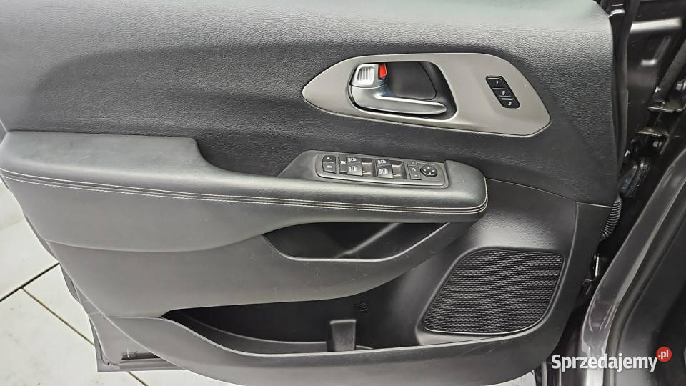 Chrysler Pacifica 36 V6 AWD Limited S FV VAT 23 aluminiowe felgi Warszawa sprzedam