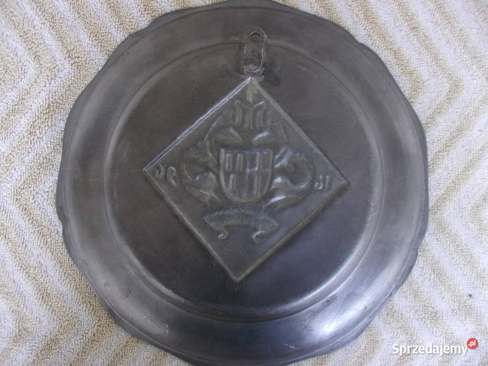Metalowy talerz z herbem MOREL1696 rycerza
