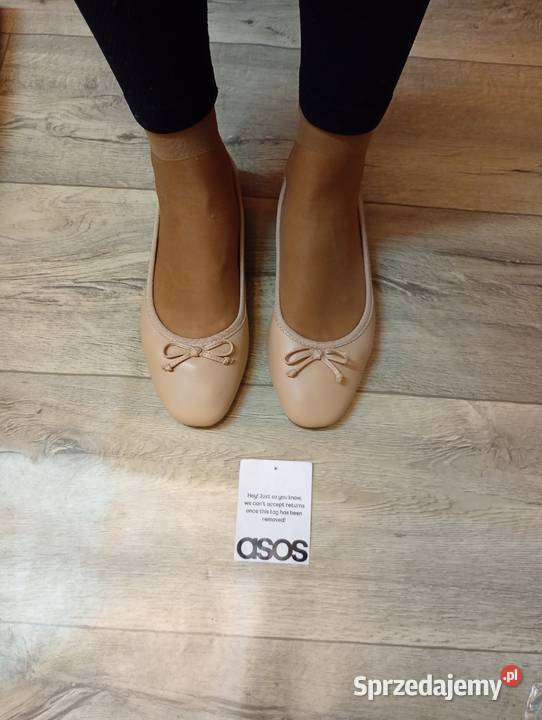 39UK9 ASOS Design Beżowe baleriny z Londynu na Kraków