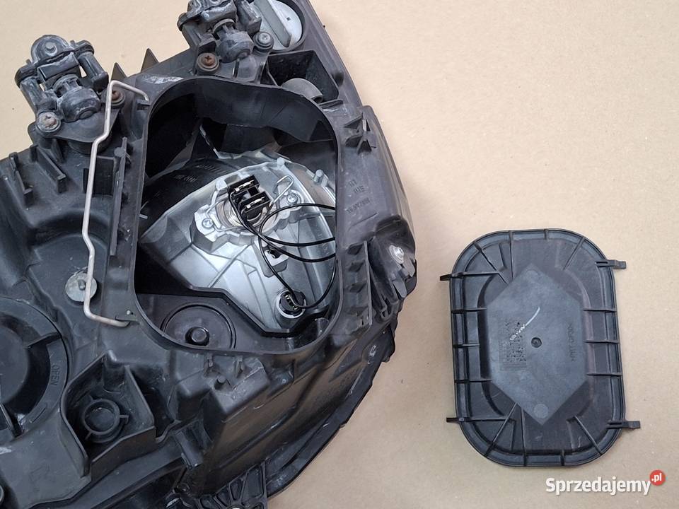 MERCEDES ANTOS AROCS REFLEKTOR PRAWY ORYGINAŁ Bieleń sprzedam