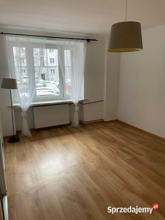 Przytulna kawalerka w ścisłym Centrum Zwycięstwa 3 piętra i więcej Sprzedaż Sosnowiec