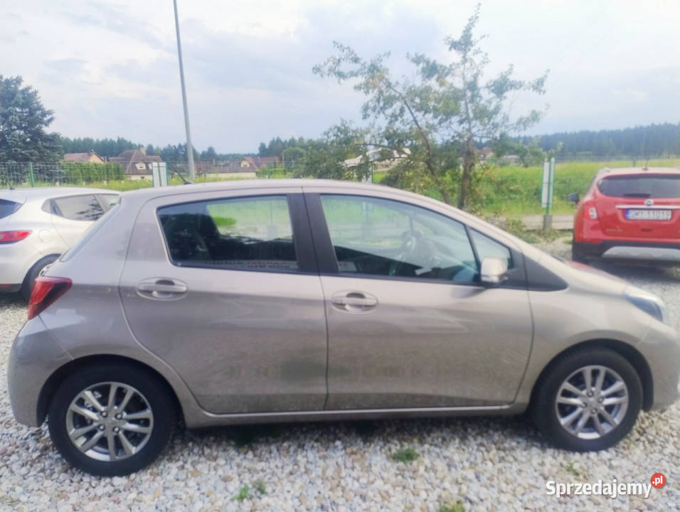 Toyota Yaris 13LiftKameraKrajowaNiski przebieg isofix Harklowa