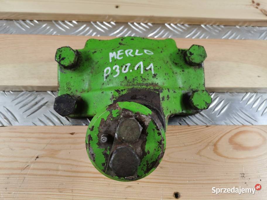 Merlo P 3011 Ucho górne zwrotnicy