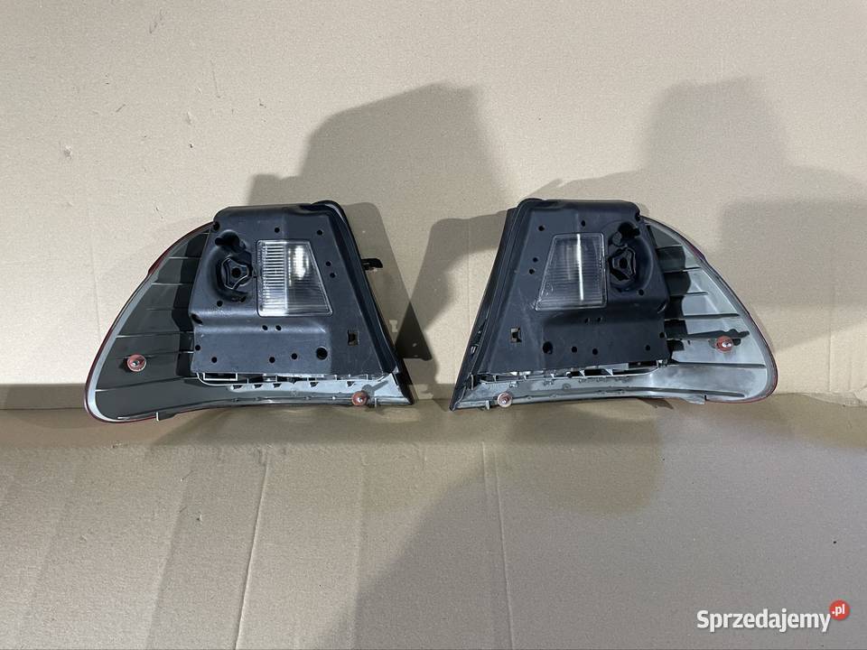 6910532 6910531 Lampa tył lewa prawa bmw 3 e46 Rok produkcji 2003