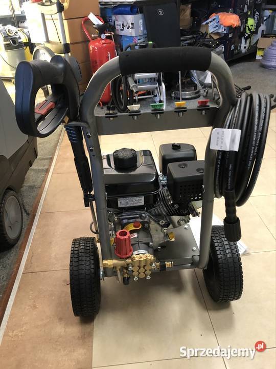 Myjka ciśnieniowa spalinowa Briggs Stratton 210 Krosno