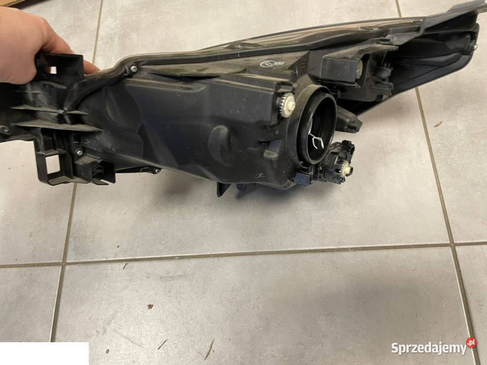 Mazda 2 reflektor przód prawy przód Kozubszczyzna