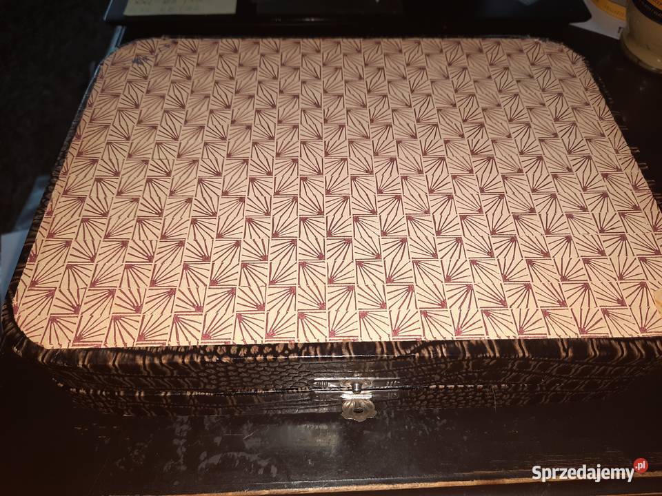 Zestaw posrebrzanych lyzeczek w kuferku