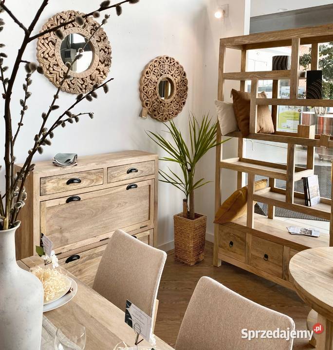 Okrągłe lustro w drewnianej rzeźbionej ramie Lustra