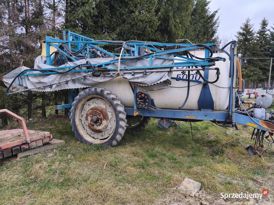 Opryskiwacz z pomocniczym strumieniem powietrza Ujkowice