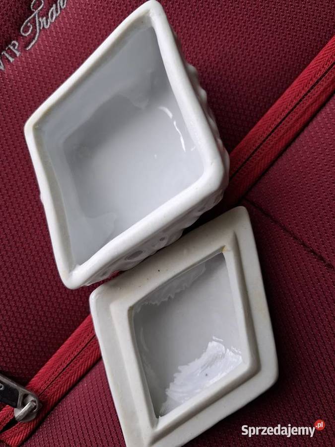 Porcelanowe puzderko szkatułka z różą vintage małopolskie Kraków