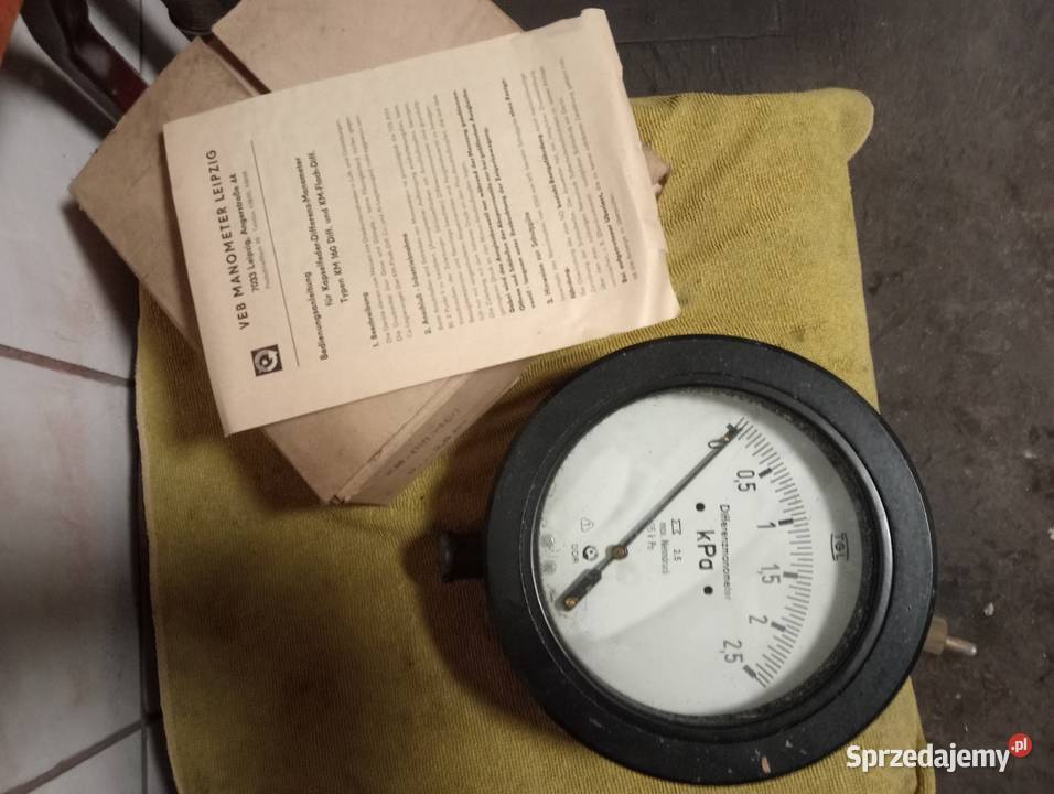 Manometr ciśnieniomierze nowe PRL Ogrodzieniec
