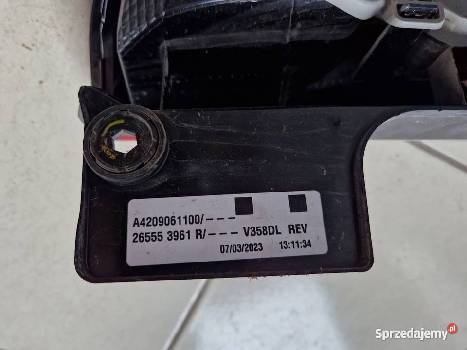 Lampa lewa tył tylna Mercedes Citan Renault Oświetlenie Złocieniec sprzedam