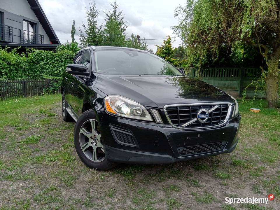 Volvo XC60 SE LUX AWD 2012r 24 D5 215 45246 osobowe Starostwo Szadek sprzedam