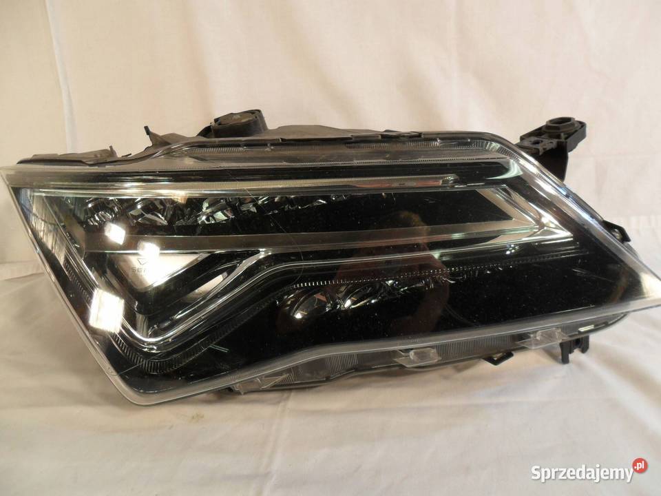 REFLEKTOR PRZÓD STRONA PRAWA SEAT ATECA osobowe Lampy przednie Nowy Tomyśl sprzedam