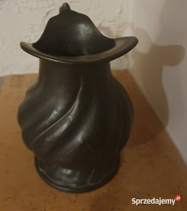 Stary dzbanek secesyjny ciemny metal sygnowany