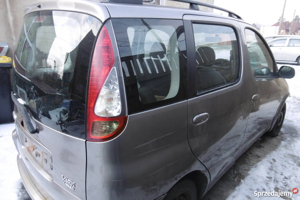 Toyota Yaris Verso 13 16v 2003 lift uszkodzony radio Nysa