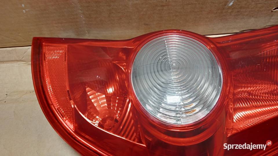 AGILA B SUZUKI SPLASH LAMPA TYŁ PRAWA osobowe Zbierkowo