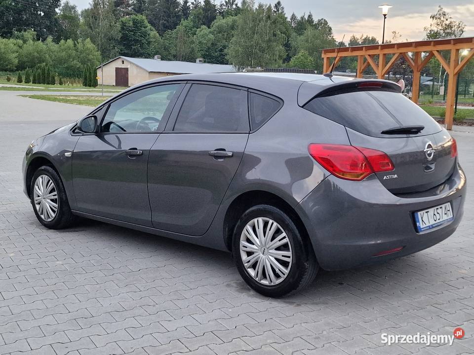 Opel Astra J Hatchback 14 Benz Niski Przebieg serwisowany w ASO Ryglice sprzedam