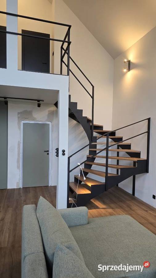 Schody wewnętrzne metalowe drewniane Loft