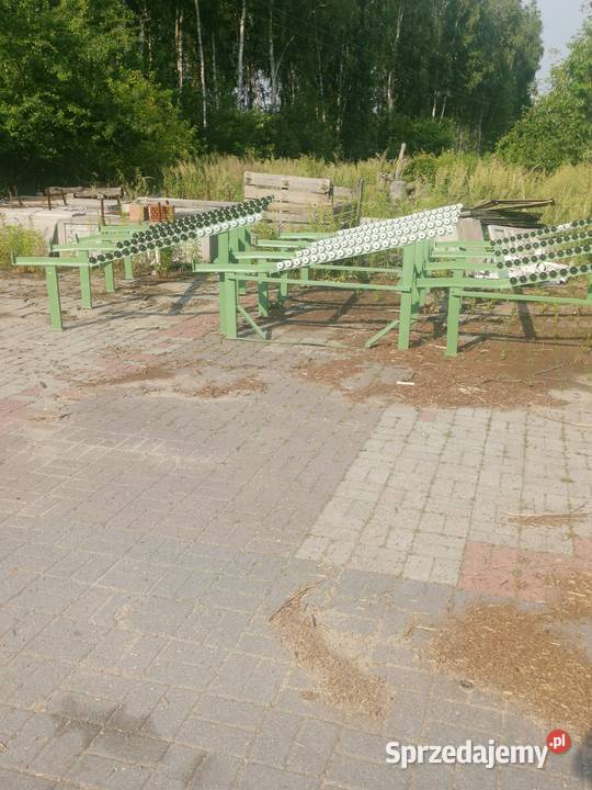 Stół rolkowy trakiem napędzany ze zgarniaczem